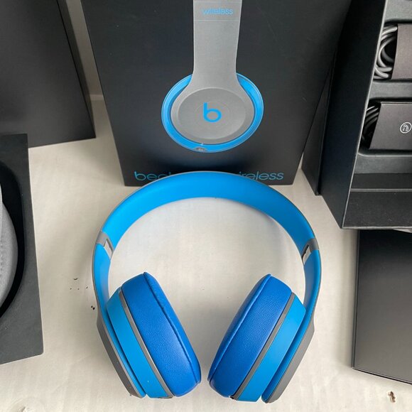 Beats Solo2 Wireless On-Ear Headphone, Active Collection - Picture 6 of 12